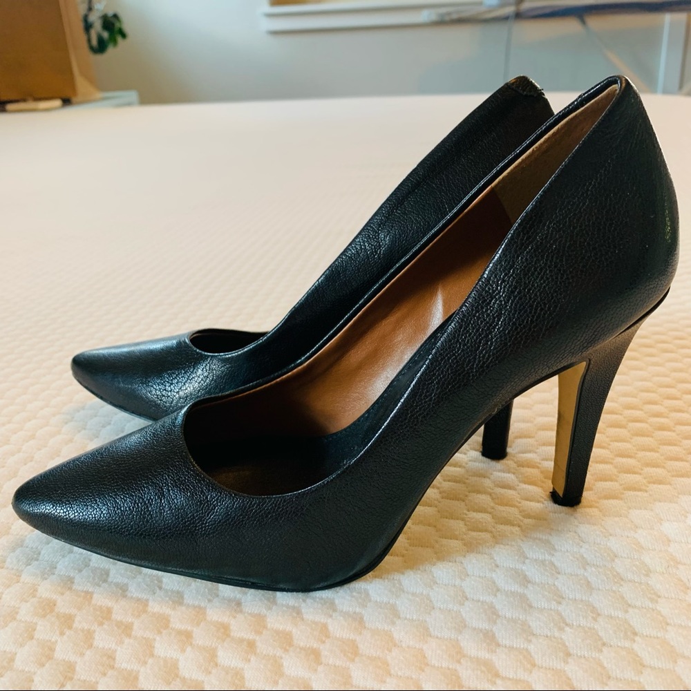Beautiful Banana Republic Black Pumps, Size 7